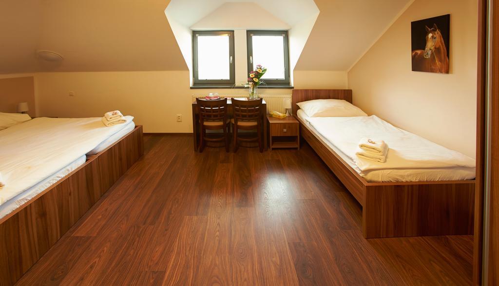 Hotel Horse Riding - Jezdecky Areal Trsice Room photo