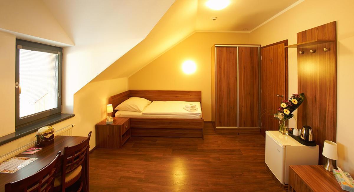 Hotel Horse Riding - Jezdecky Areal Trsice Room photo