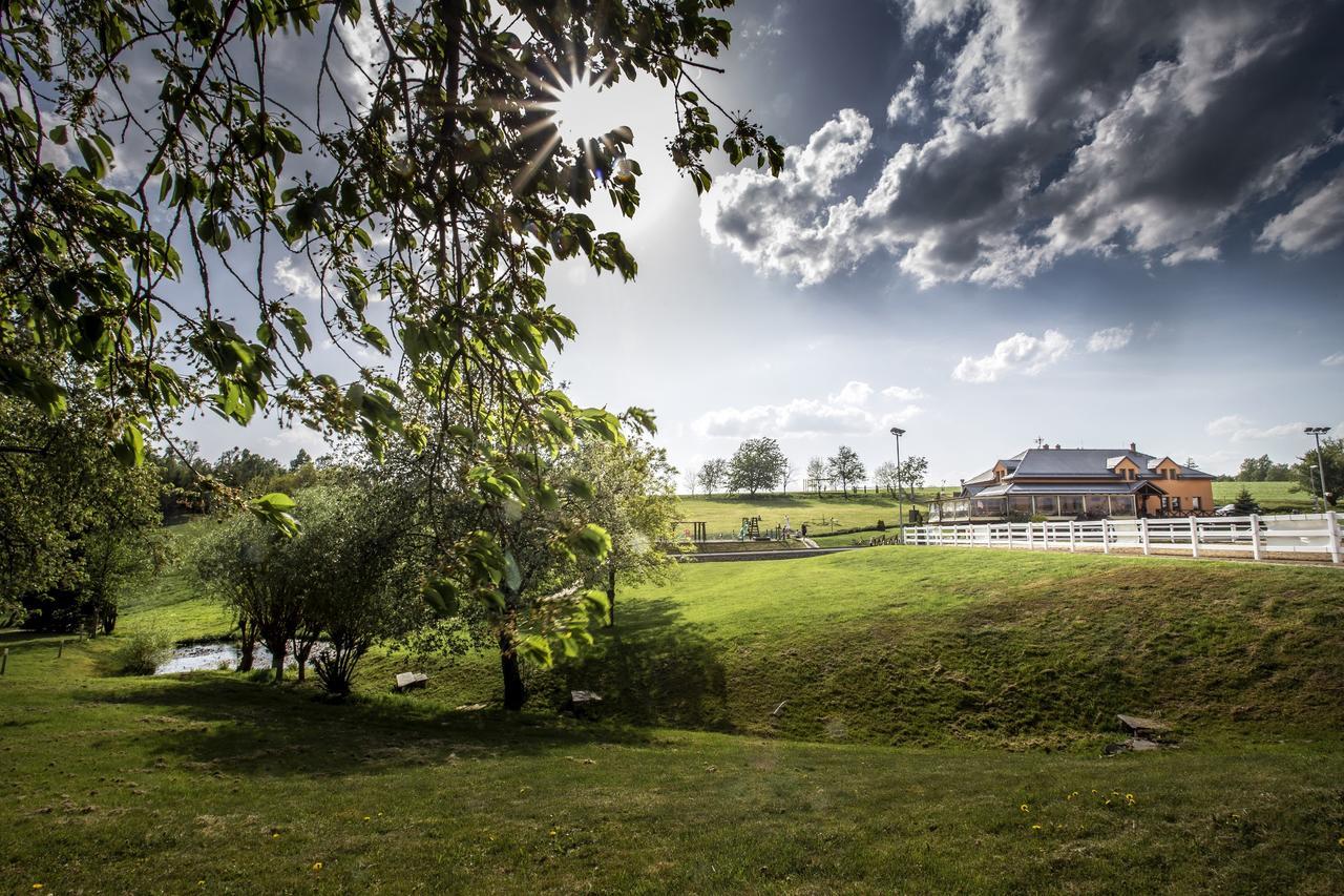 Hotel Horse Riding - Jezdecky Areal Trsice Exterior photo