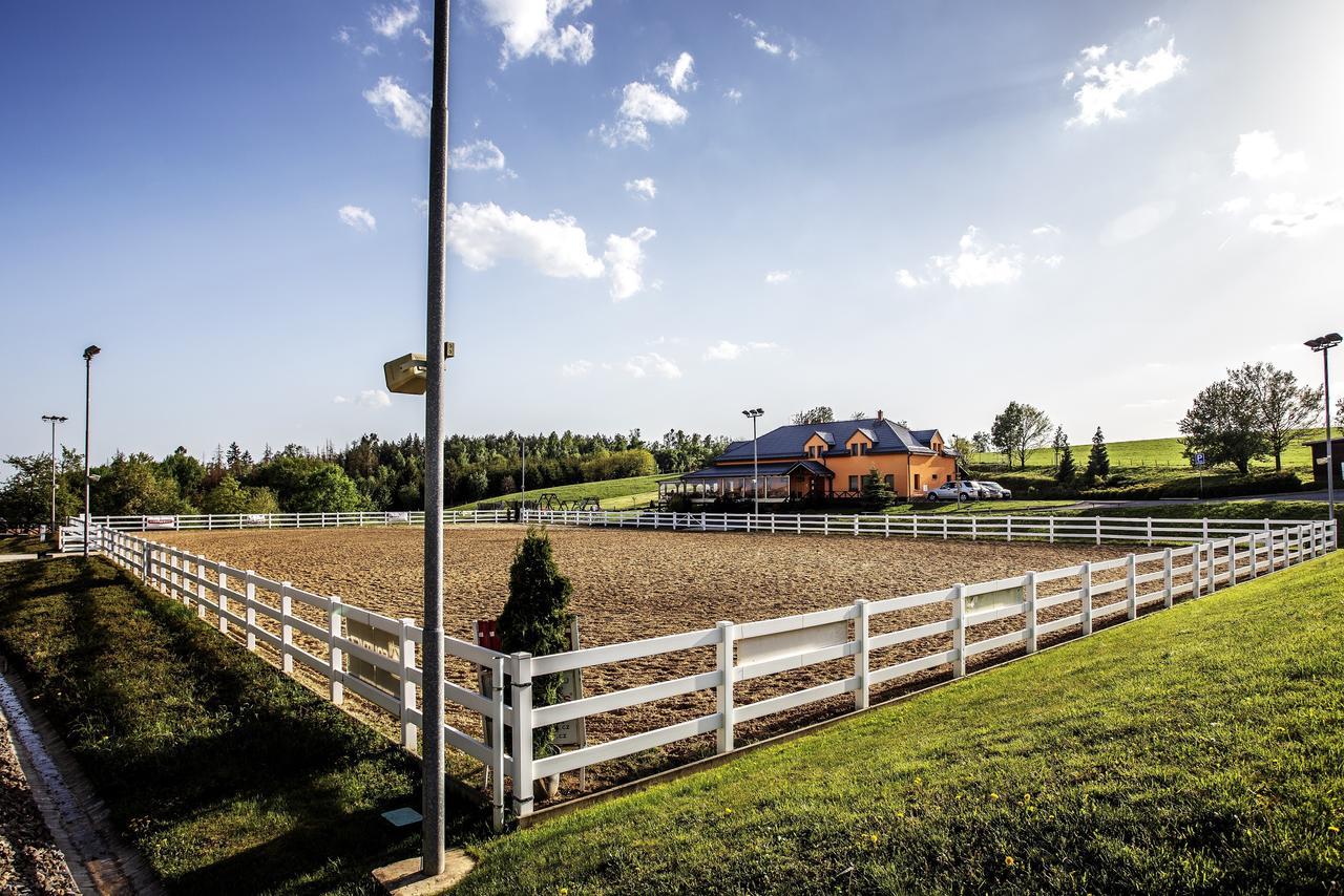 Hotel Horse Riding - Jezdecky Areal Trsice Exterior photo