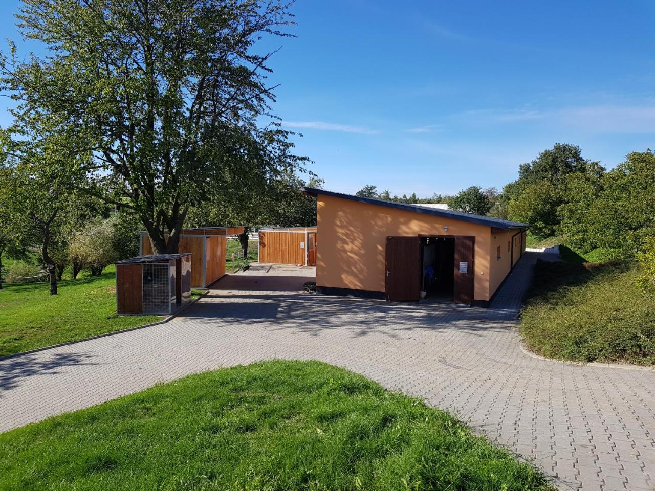 Hotel Horse Riding - Jezdecky Areal Trsice Exterior photo