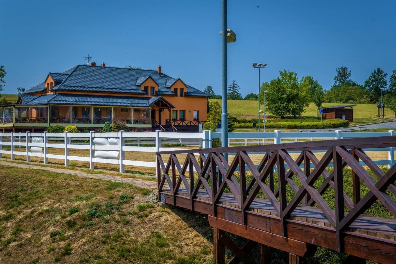 Hotel Horse Riding - Jezdecky Areal Trsice Exterior photo