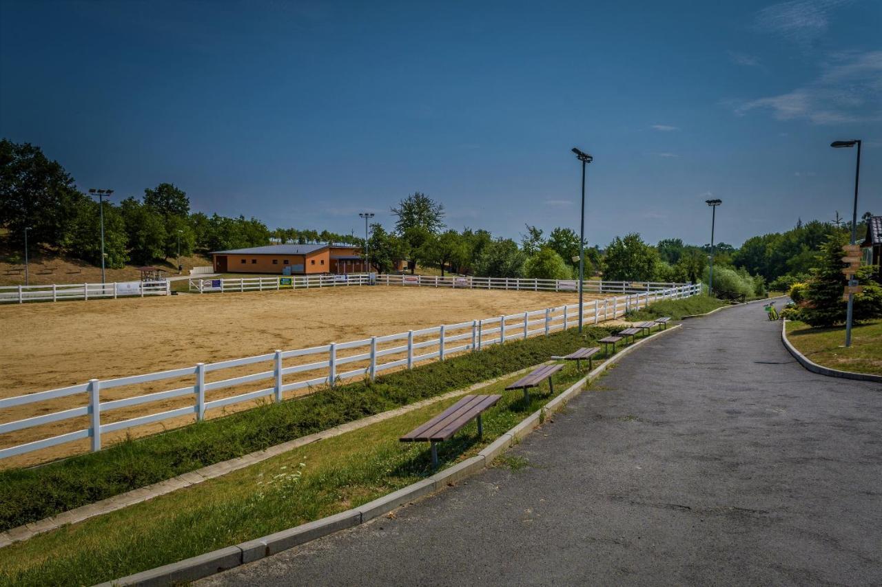 Hotel Horse Riding - Jezdecky Areal Trsice Exterior photo